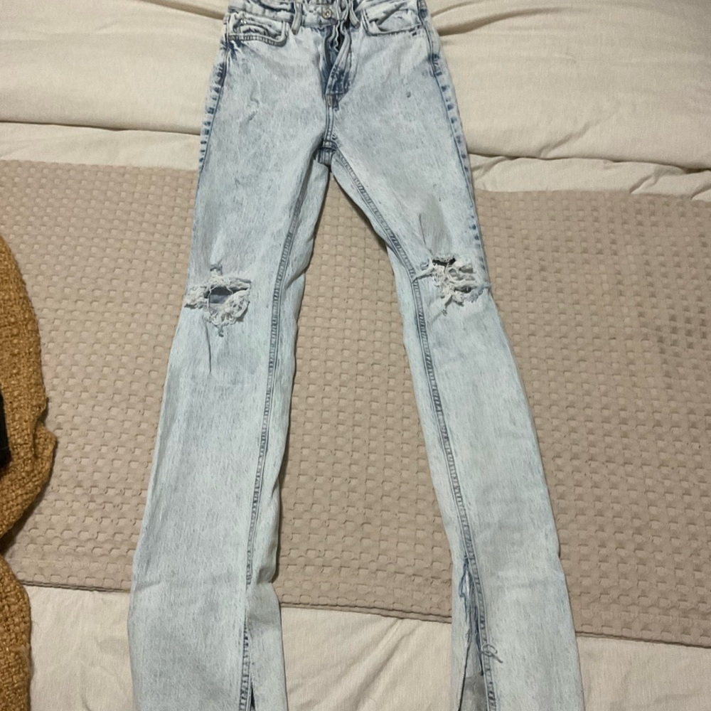 Distressed Light Blue Women's Jeans - Zara